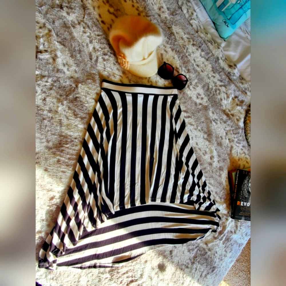 Bebe Women's Black & White Striped, Asymmetrical Skirt in XS